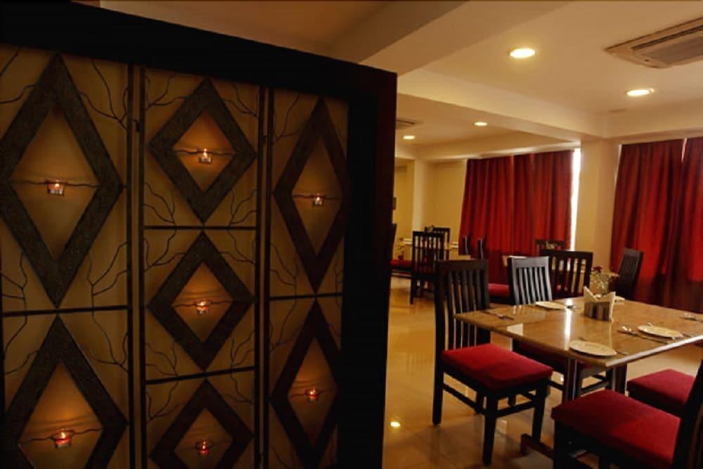 Hotel Nagarjuna Suites Bangalore Restaurant foto