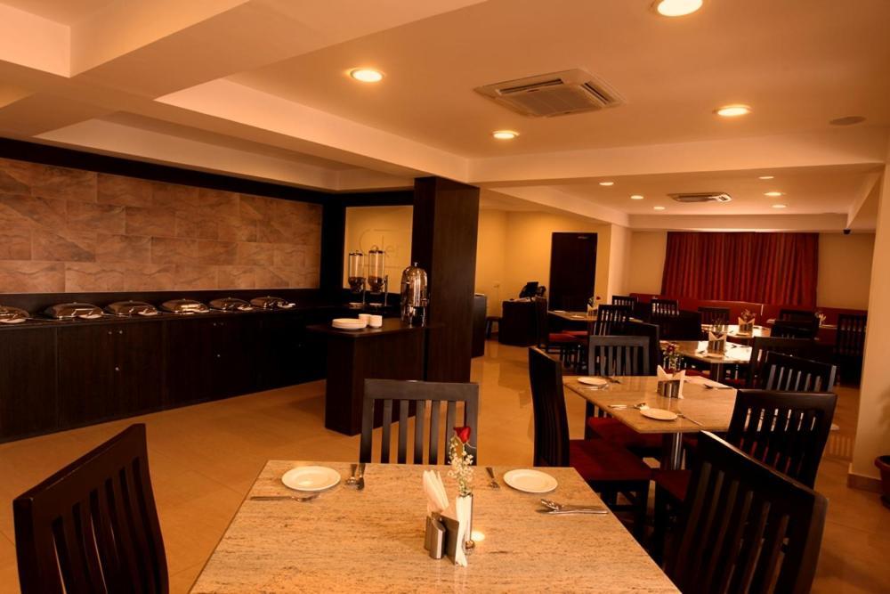 Hotel Nagarjuna Suites Bangalore Restaurant foto